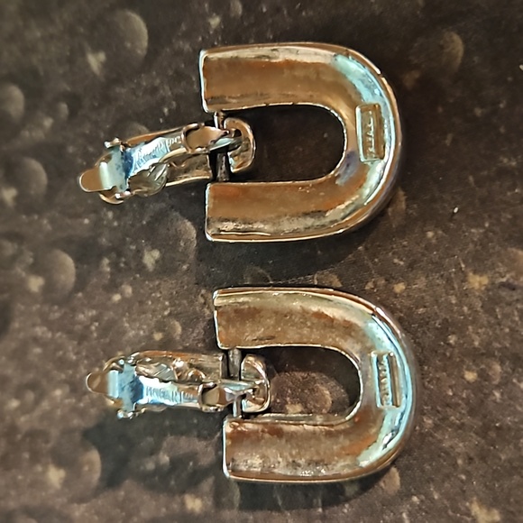 Vintage Crown Trifari Door Knocker Earrings U-Shaped Clip On Black/Silver W OS - Picture 3 of 3